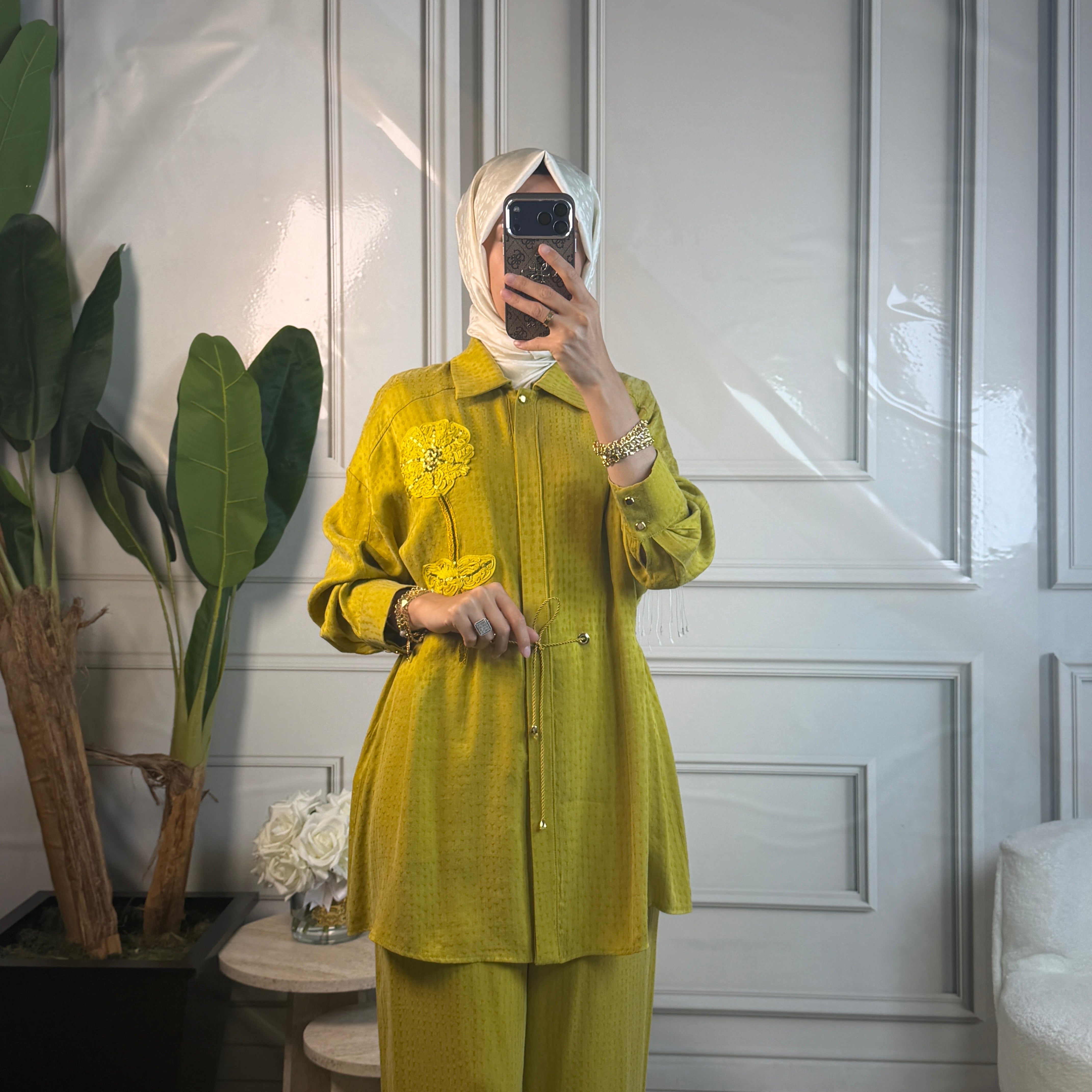 Ghisa Gül Detaylı Takım