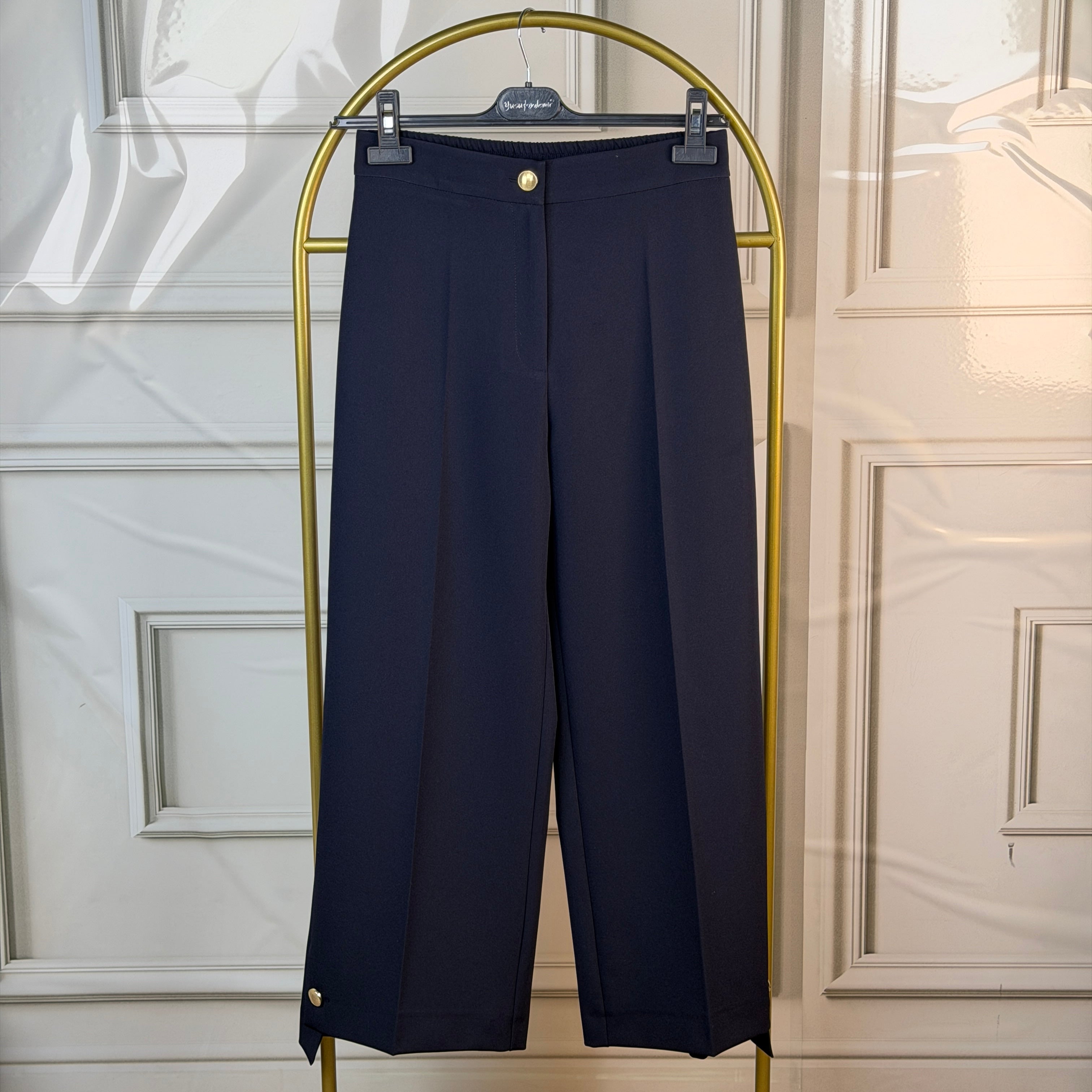 Paça Düğme Detaylı Pantolon